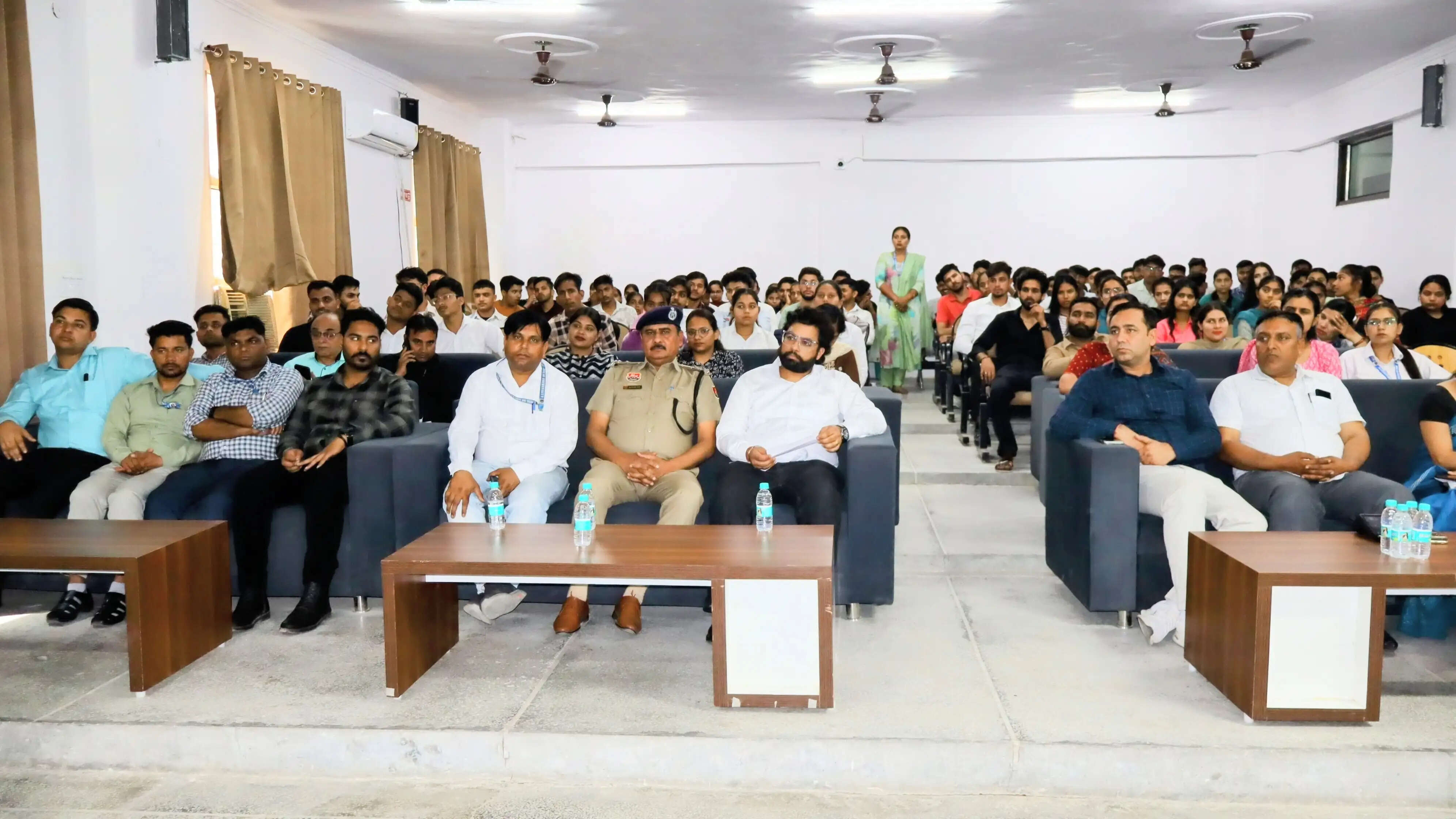 कैथल: एन आई आई एल एम विश्वविद्यालय में सडक़ सुरक्षा जागरूकता कार्यशाला आयोजित