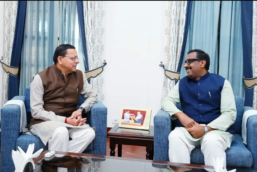 मुख्यमंत्री पुष्कर सिंह धामी से मिले भाजपा राष्ट्रीय उपाध्यक्ष राम माधव, संगठनात्मक मुद्दों पर हुई चर्चा