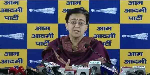 आतिशी ने किया किराड़ी में सामुदायिक भवन का शिलान्यास, बोलीं नहीं रुकेगा विकास