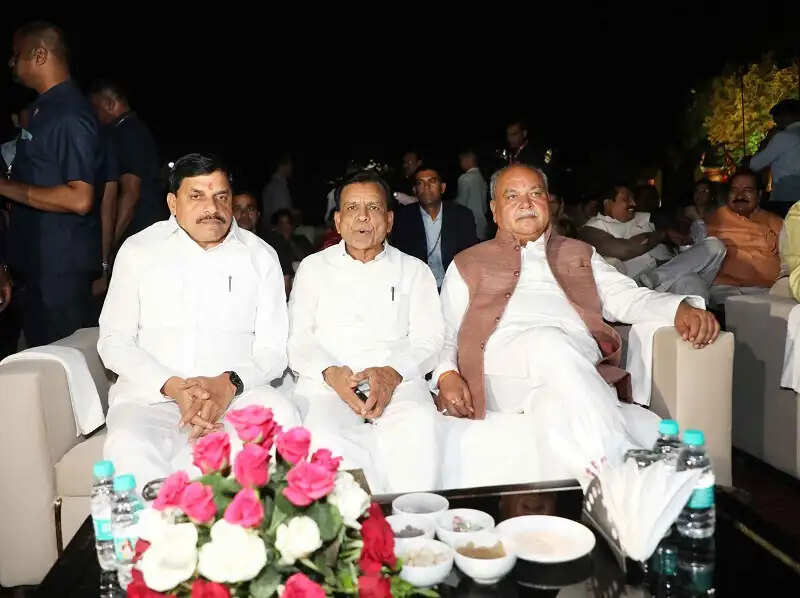 भोपाल में मुख्यमंत्री डॉ. यादव ने मंत्री-विधायकों के साथ देखी 'फिल्म छावा