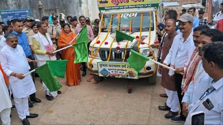 मंडलाः मंत्री संपत्तिया ने कृषि रथ को हरी झंडी दिखाकर किया रवाना