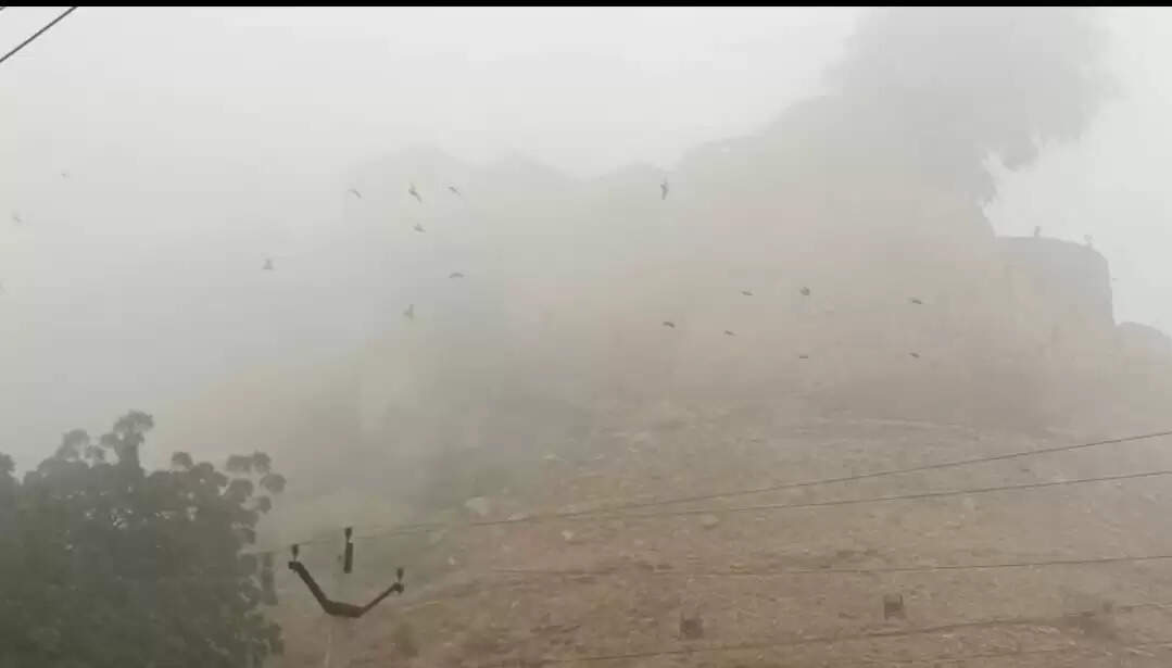 कोहरे के आगोश में पर्यटन नगरी जैसलमेर