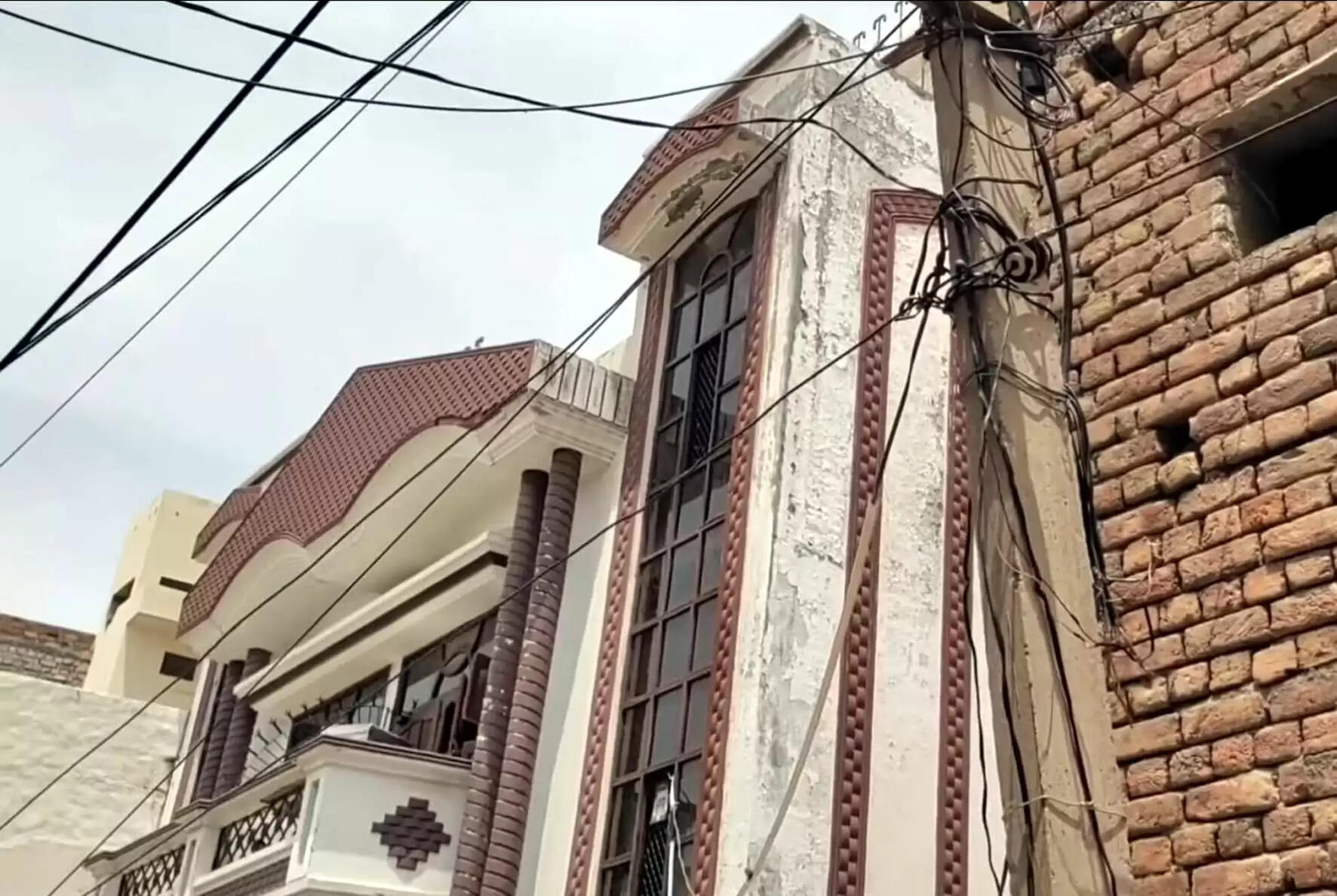 हिसार : बिजली निगम की टीम ने हांसी नगर परिषद में मारा छापा