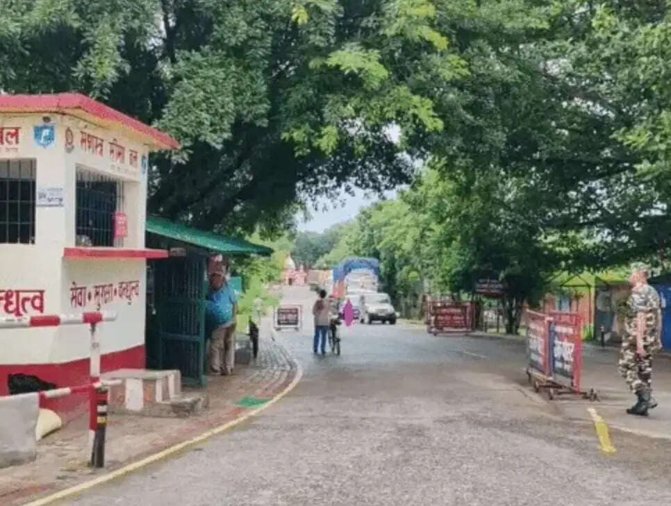 नेपाल में दो समुदायों के बीच हिंसक झड़प, पुलिस फायरिंग में एक की मौत; सुपौल सीमा पर बढ़ी सतर्कता