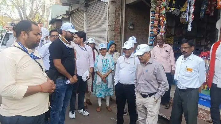 विदिशाः जनगणना-2027 के प्रथम चरण के निरीक्षण के लिए महारजिस्ट्रार कार्यालय की टीम पहुंची शमशाबाद