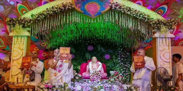 श्रील प्रभुपाद की व्यास पूजा श्रद्धा और भक्ति भाव से मनाई गई