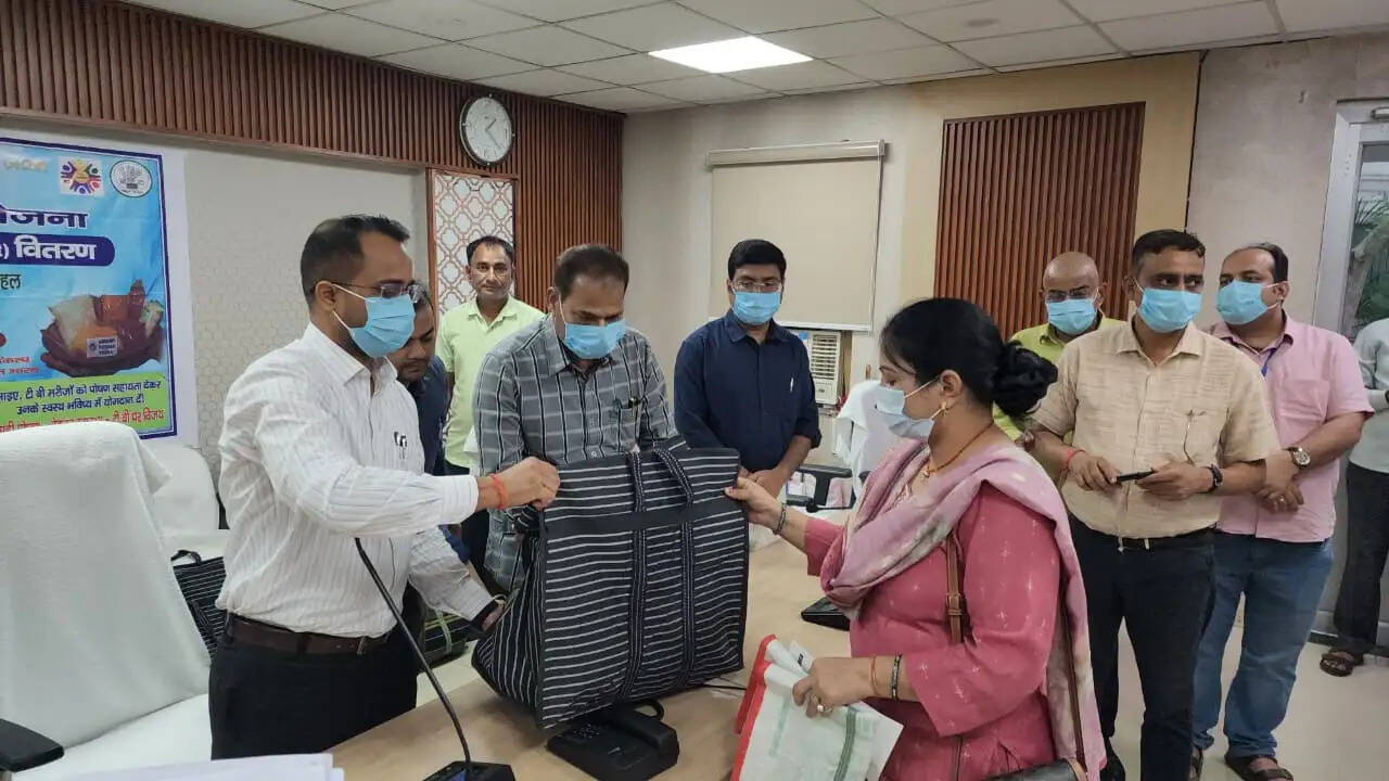 सारण में 218 टीवी मरीजों को 6 माह तक मिलेगा पोषण की टोकरी