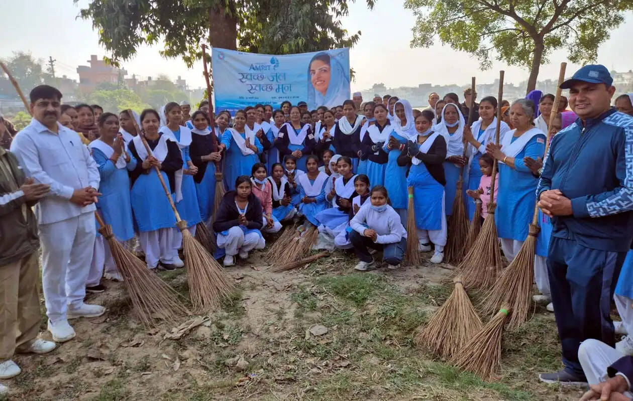 हिसार : संत निरंकारी मिशन ने महावीर कॉलोनी जलघर परिसर में चलाया सफाई अभियान