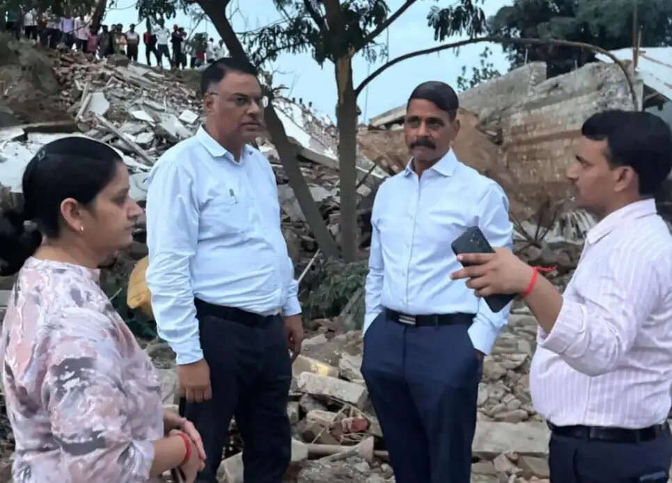 मीरजापुर : क्रेशर हादसे में चार मजदूरों के मौत प्रकरण में क्रेशर मालिक समेत पांच नामजद -अज्ञात पर केस दर्ज
