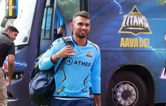 आईपीएल 2025 : गुजरात टाइटंस ने दासुन शनाका को ग्लेन फिलिप्स की जगह टीम में किया शामिल