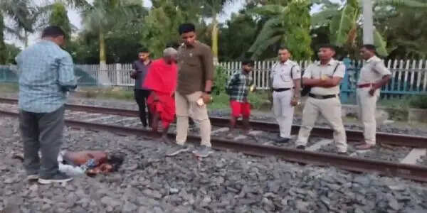 पति-पत्नी में हुई नोंक झोंक पति ने दी जान