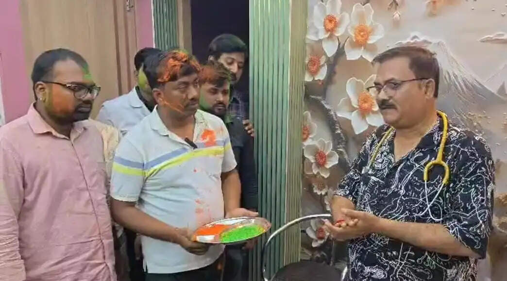 कई देशों में युद्ध और अशांति का माहौल, डॉ. अजय कुमार सिंह नहीं खेलेंगे होली