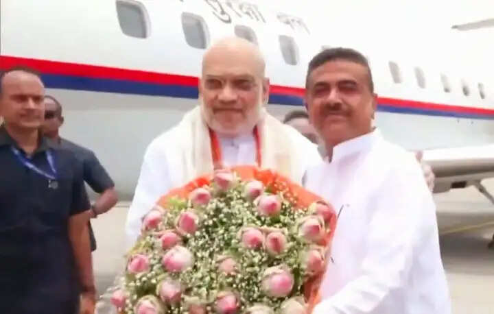 कोलकाता पहुंचे केंद्रीय गृह मंत्री अमित शाह, दक्षिणेश्वर काली मंदिर में की पूजा-अर्चना