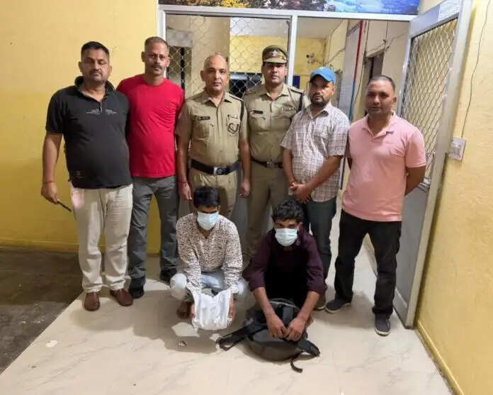 पुलिस एवं एसटीएफ की संयुक्त कार्रवाई एक किलो चरस के साथ दो तस्कर गिरफ्तार