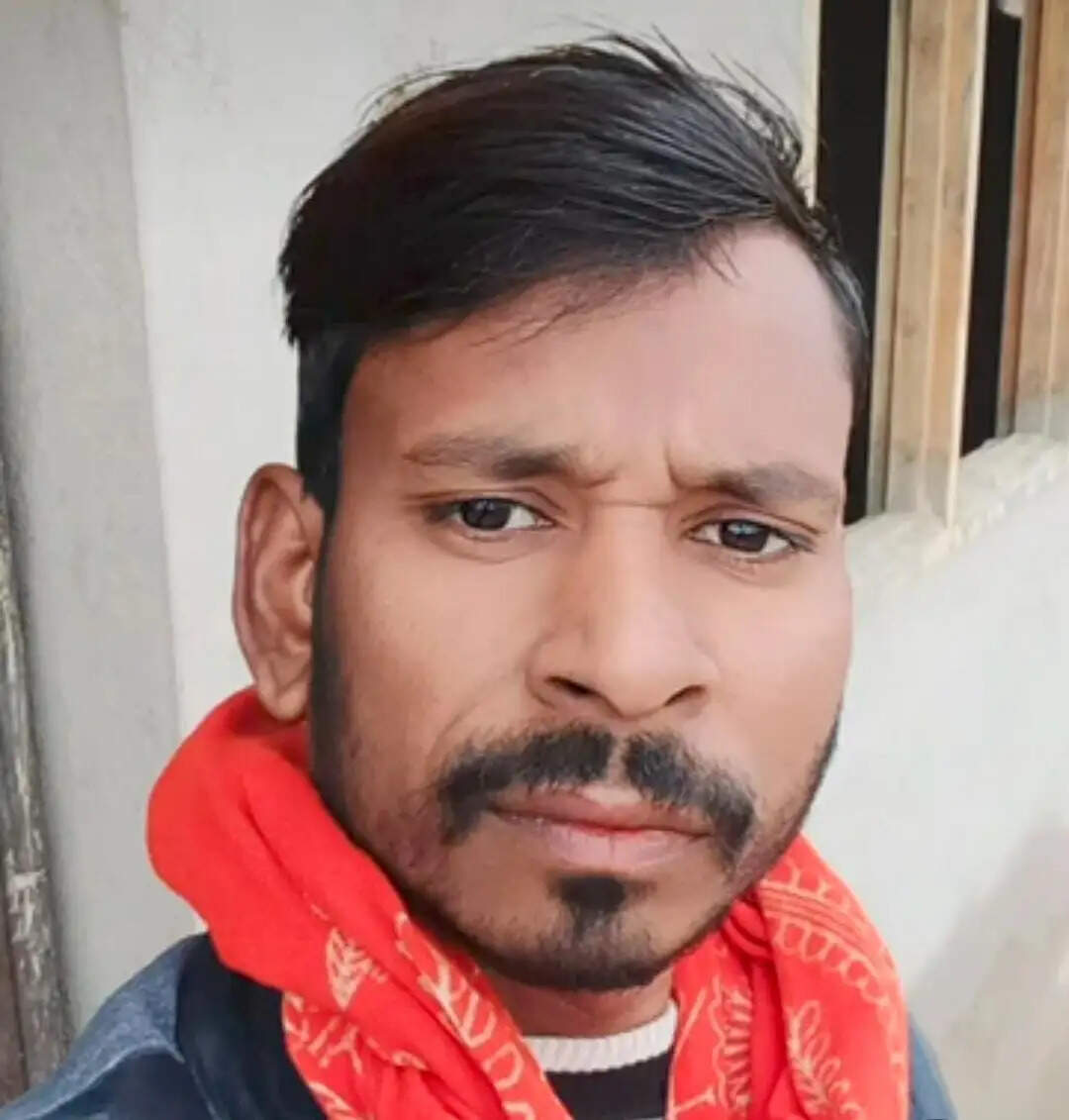 मंदिर में माथा टेकने के बाद युवक ने फांसी लगाकर दे दी जान
