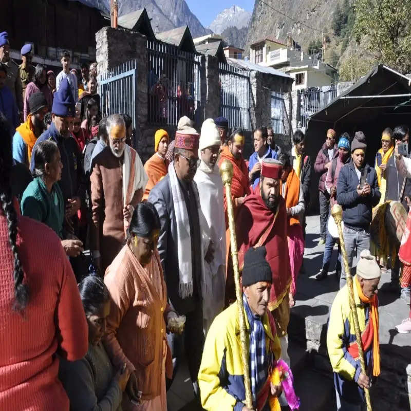 शंकराचार्य गद्दी और देवडोलियों के साथ श्री रावल पहले प्रवास के लिए पहुंचे पांडुकेश्वर