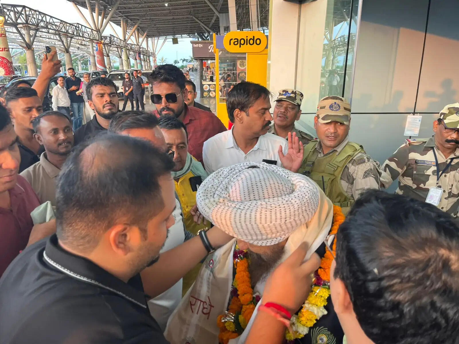 छग : दही हांडी उत्सव के लिए रायपुर पहुंचे अंतरराष्ट्रीय भजन गायक लखबीर सिंह लक्खा