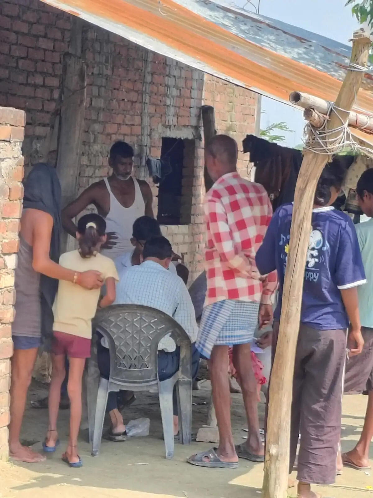 बाढ़ प्रभावित क्षेत्रों में रोज लगें स्वास्थ्य शिविर, शाम को हो फॉगिंग : डॉ. राजेश्वर सिंह