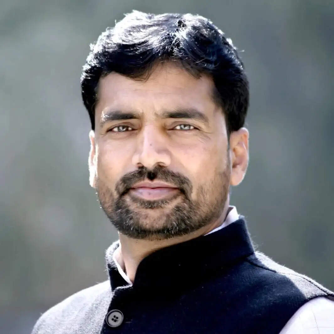 डॉ. भागीरथ मूण्ड ने मूण्डसर स्कूल के विकास के लिए बढ़ाया हाथ, शिक्षा के प्रति दिखाई सामाजिक जिम्मेदारी