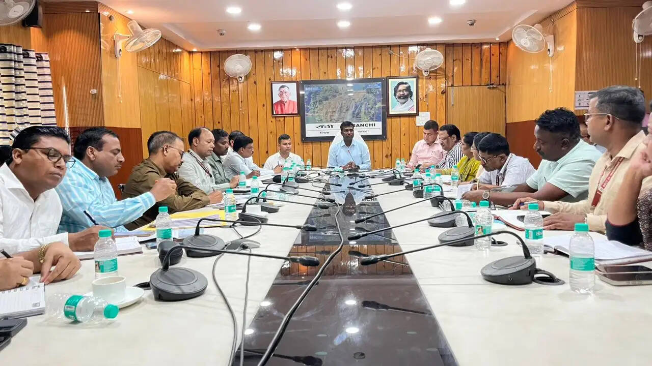 अनमैप्ड मतदाताओं की मैपिंग समय पर करें पूरा, नहीं तो कार्रवाई : उपायुक्त