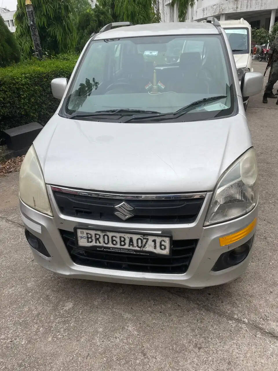 स्कॉर्पियो और वैगन-आर से हो रही थी नकली शराब की तस्करी, तीन गिरफ्तार