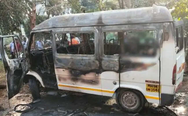 (अपडेट) पुणे मिनी बस हादसा: शार्टसर्किट और रखरखाव में लापरवाही ने ली चार लोगों की जान