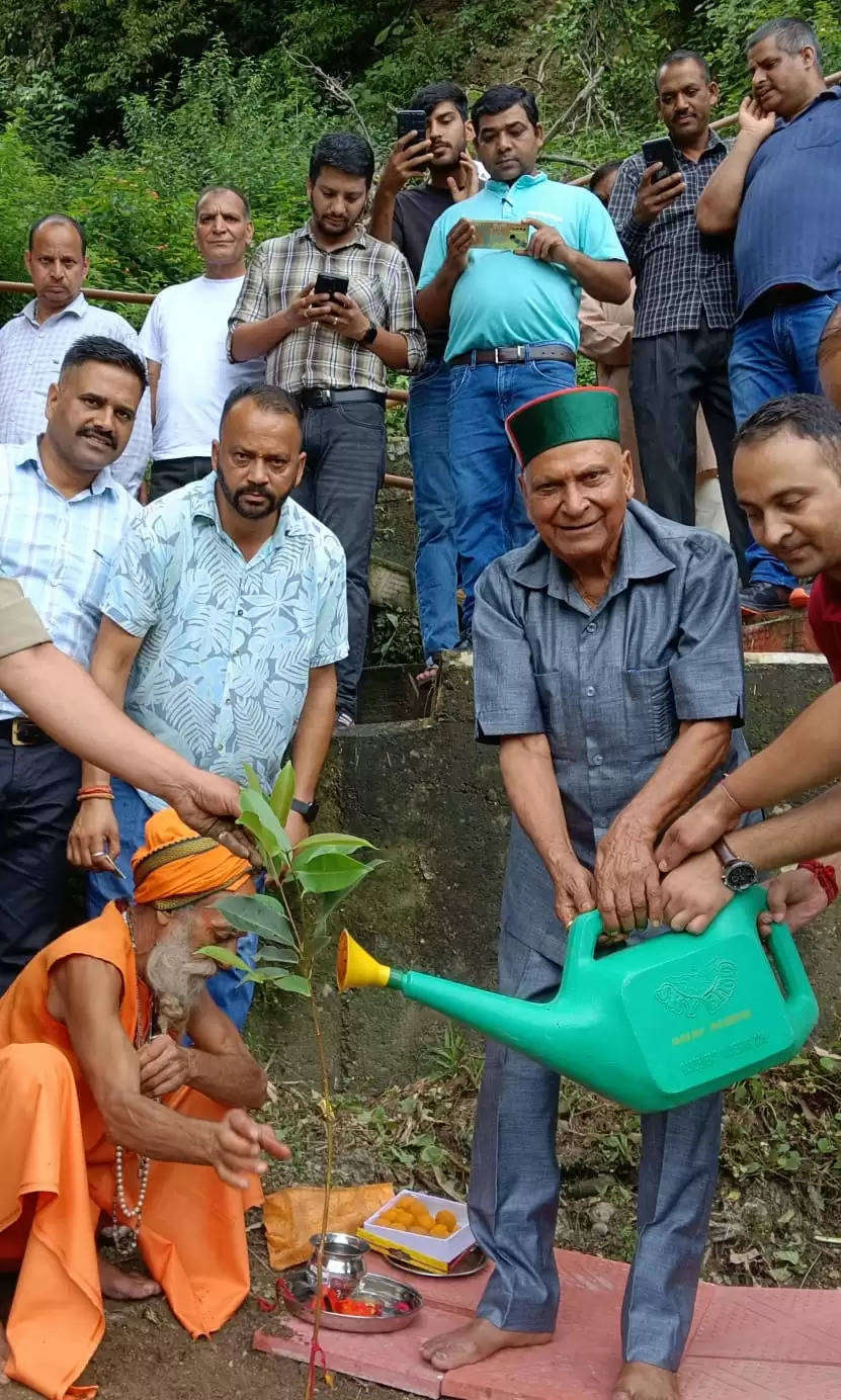 पर्यावरण संरक्षण के लिये पौधरोपण जरूरी : किशोरी लाल