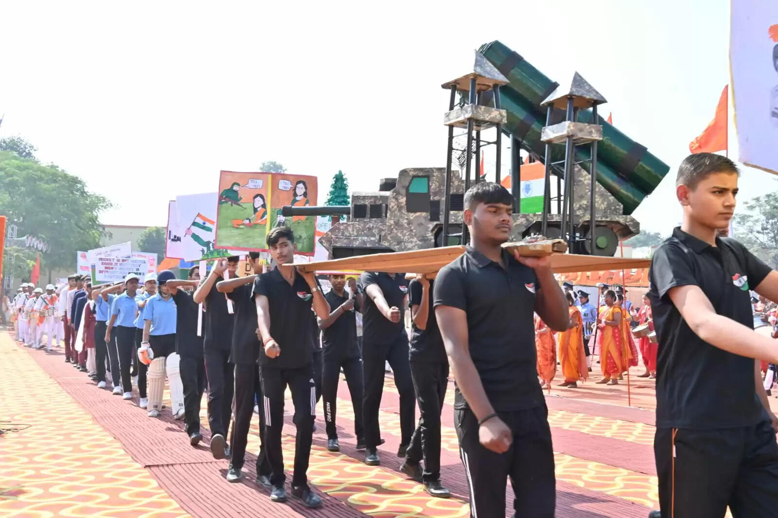 महाराणा प्रताप शिक्षा परिषद से जुड़े शैक्षणिक संस्थानों के विद्यार्थियों ने निकाली शोभायात्रा , दिखा अनुशासन