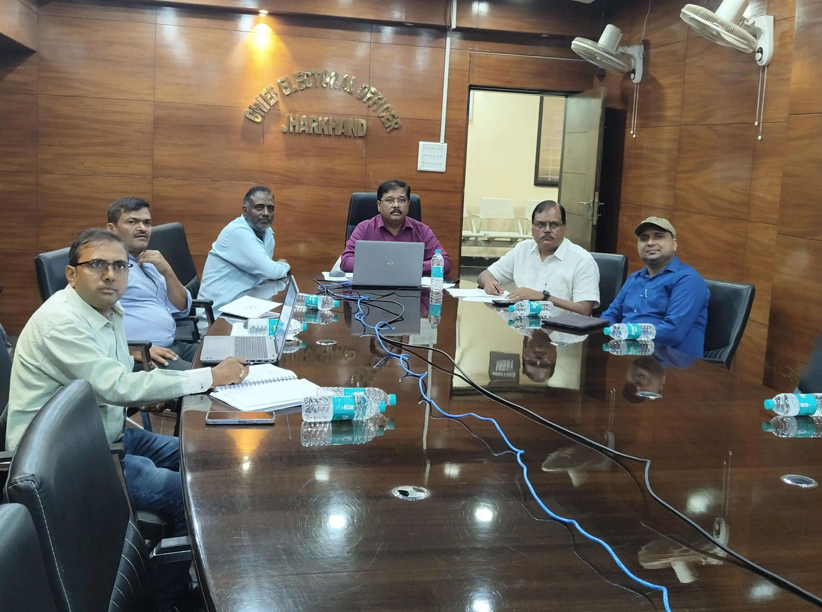 डिजिटाइज़ेशन का काम जिन इलाकों में धीमा है, वहां कैंप लगाकर तेज़ी लाएं : के. रवि कुमार