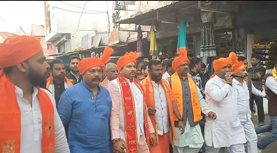 जबलपुर: कोर्ट के आदेश के बाद पूर्ण सुरक्षा में संवेदनशील क्षेत्रों से निकाली गई बजरंग दल की शौर्य यात्रा