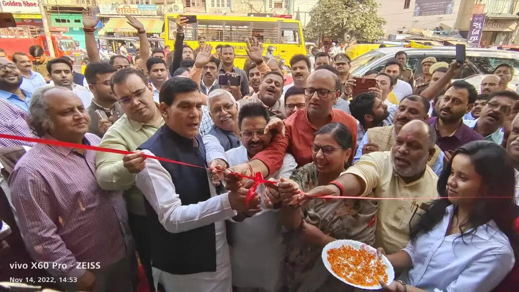 वाराणसी में पहला स्मार्ट बस स्टेशन आमजन को समर्पित, नगर विकास मंत्री ने किया उद्घाटन