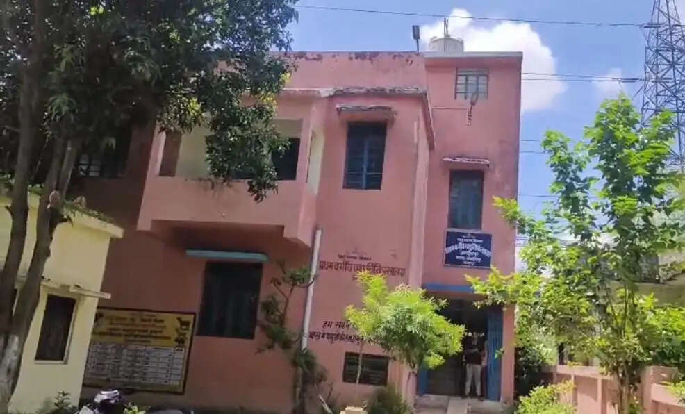 सरकारी पशु चिकित्सालय में चोरी, कंप्यूटर समेत कई उपकरण गायब