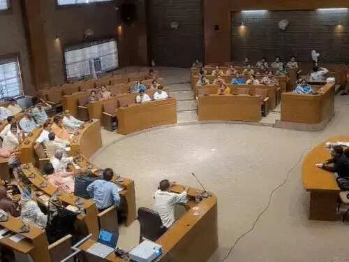 भोपाल में कचरा फैलाने और जलाने पर लगेगा जुर्माना, ठोस अपशिष्ट प्रबंधन के नए नियमों पर गरमाई परिषद बैठक