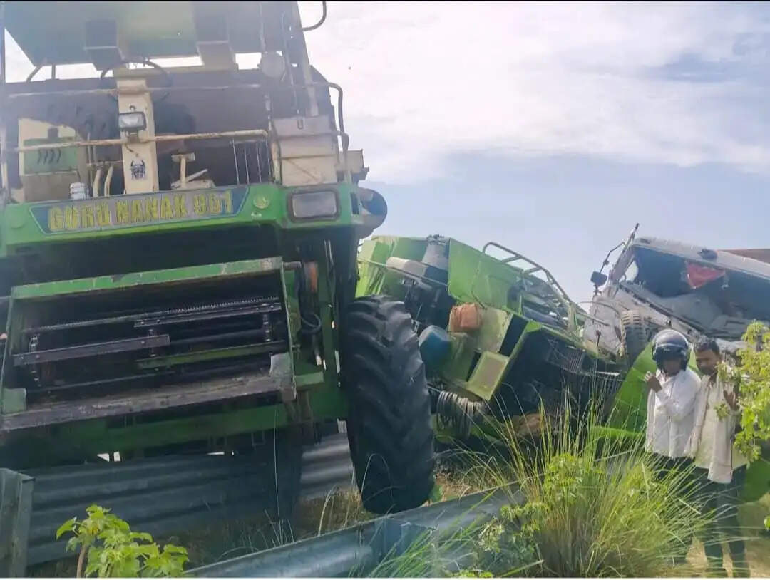 तेज रफ्तार ट्रक ने खड़ी हार्वेस्टर में मारी टक्कर, किसान की मौत