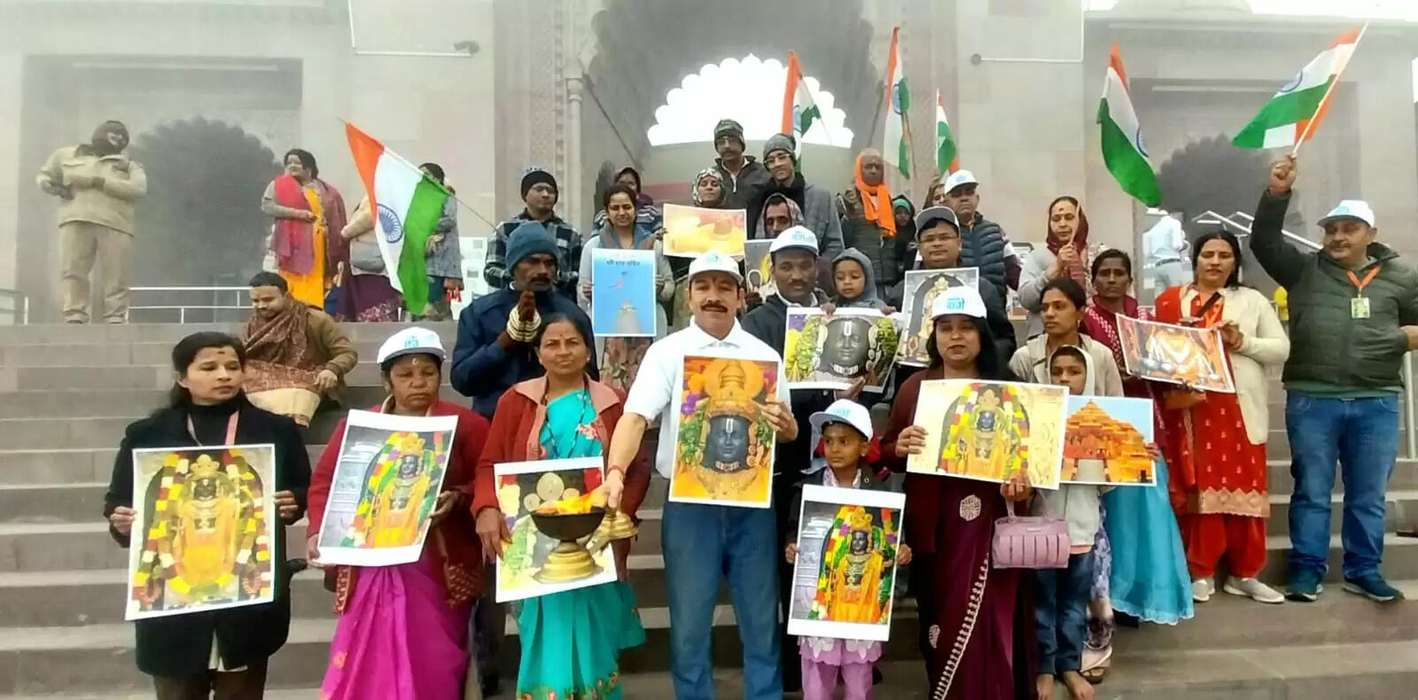 वाराणसी में प्रतिष्ठा द्वादशी पर गंगा तट पर पूजे गए प्रभु श्री राम