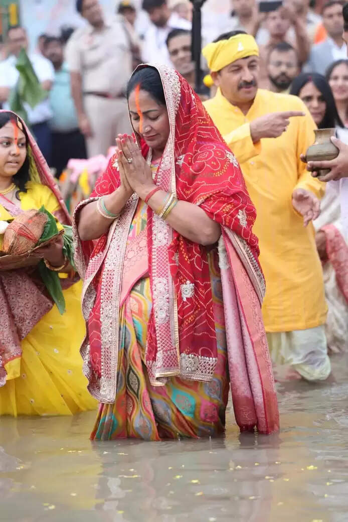 भक्ति, लोक संस्कृति और स्वच्छता का संगम बनी दिल्ली की छठ पूजा : रेखा गुप्ता