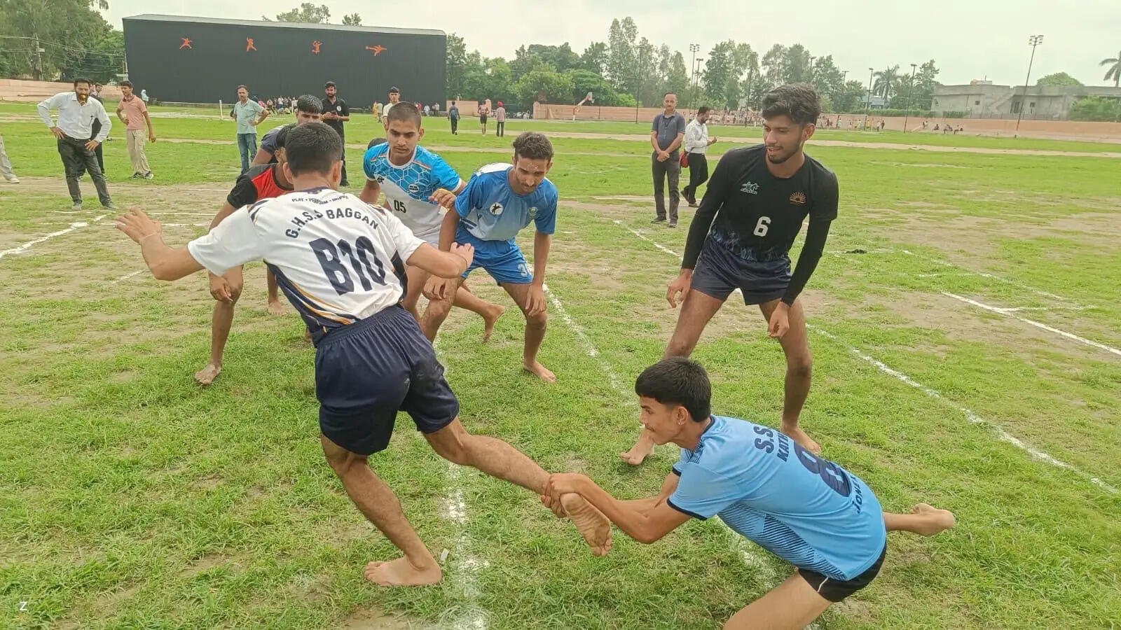 खेल मैदान में दिखा युवाओं का जोश, 12 जोन के खिलाड़ियों ने दिखाया दम