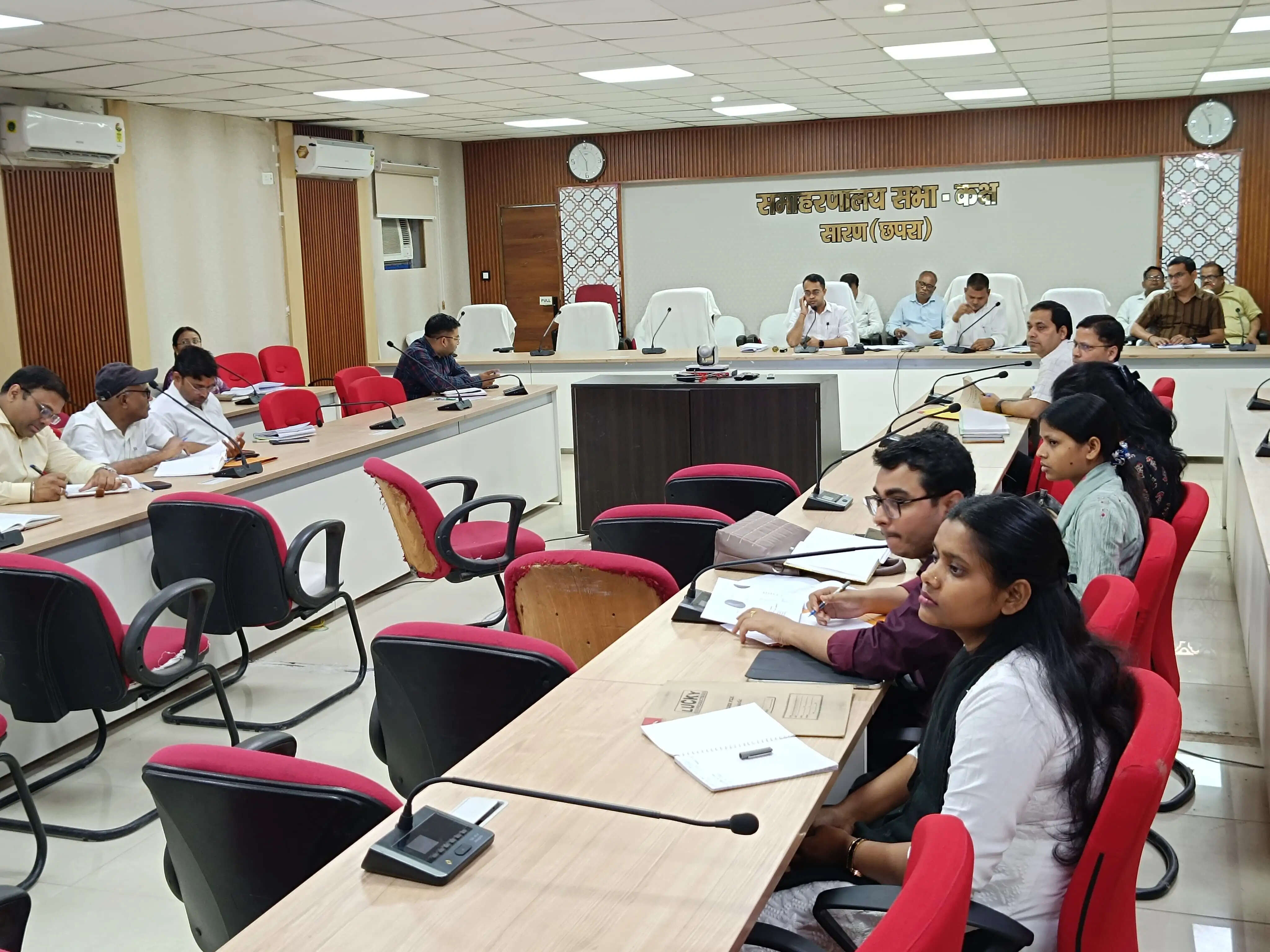 जिलाधिकारी ने सरकारी भूमि के लैंड बैंक को अद्यतन करने का दिया आदेश