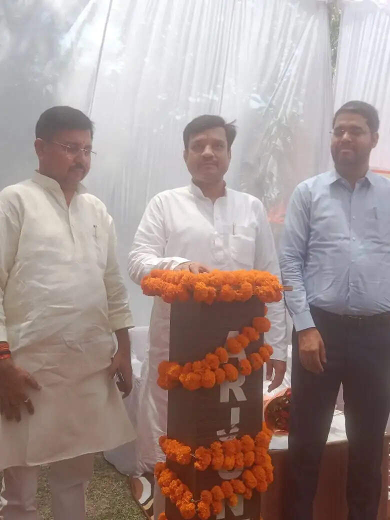 बहराइच के सांसद डॉ. आनंद ने जनता को समर्पित कीं 82 विकास परियोजनाएं