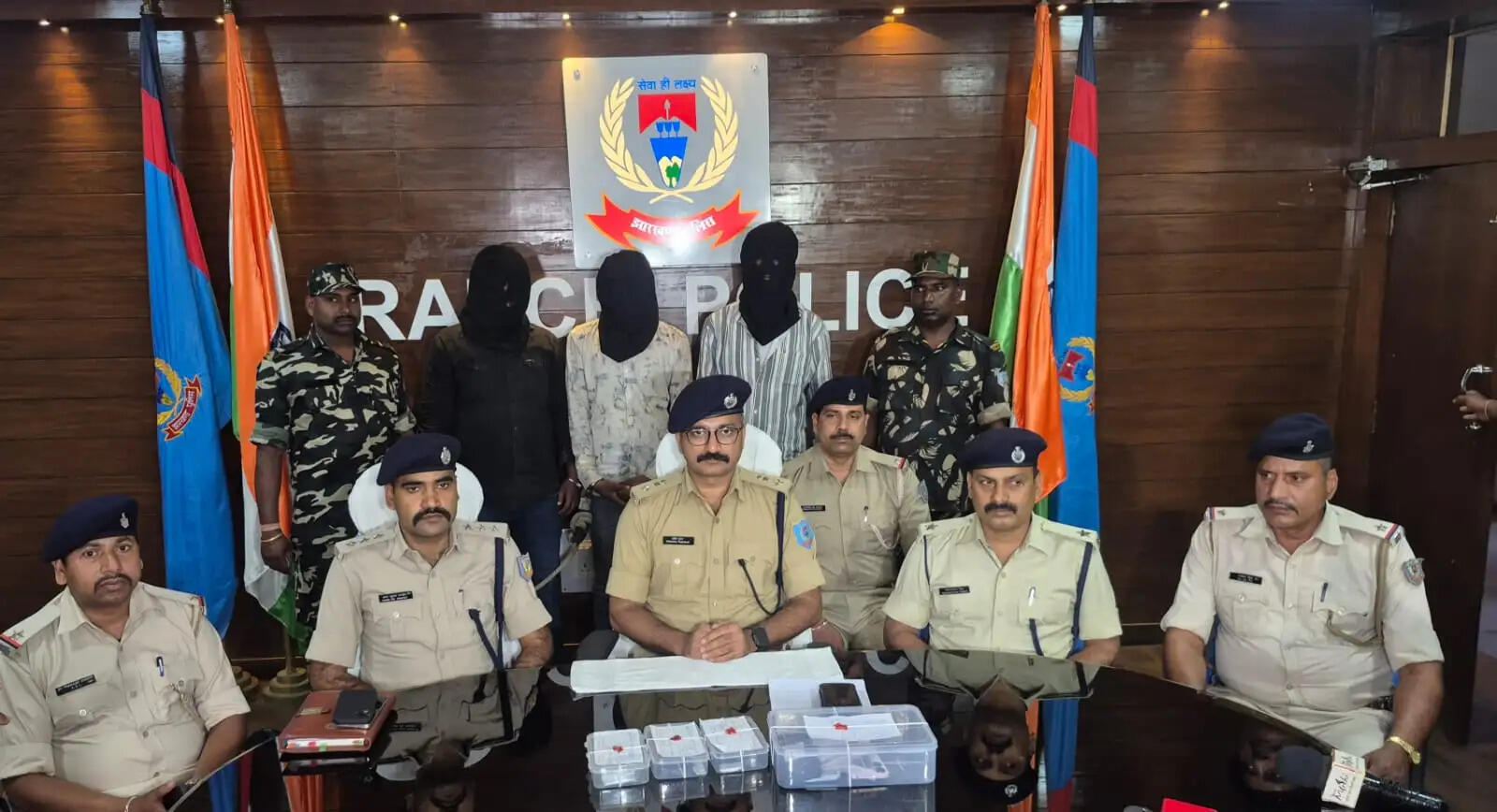 ब्राउन शुगर के साथ तीन तस्कर गिरफ्तार