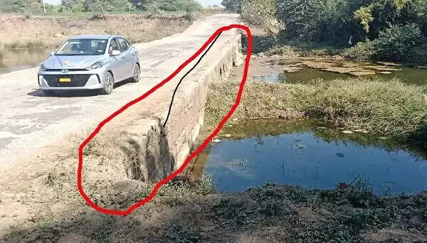 हरदा : बिना रेलिंग वाला पुल दे रहा हादसों को न्योता, अनदेखा कर रहे अधिकारी