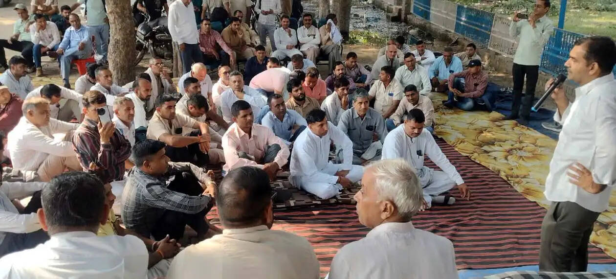 हिसार रोडवेज डिपो में अनिश्चितकालीन चक्का जाम, दूसरे डिपुओं और निजी बसों ने संभाली परिवहन व्यवस्था