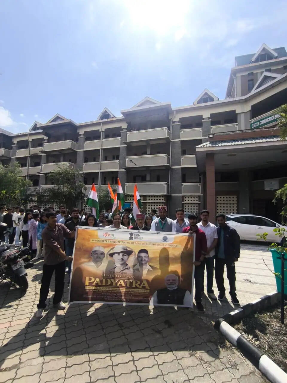 शहीदी दिवस पर कांगड़ा में निकली पदयात्रा, युवाओं ने लिया मेरा भारत, मेरी जिम्मेदारी का संकल्प