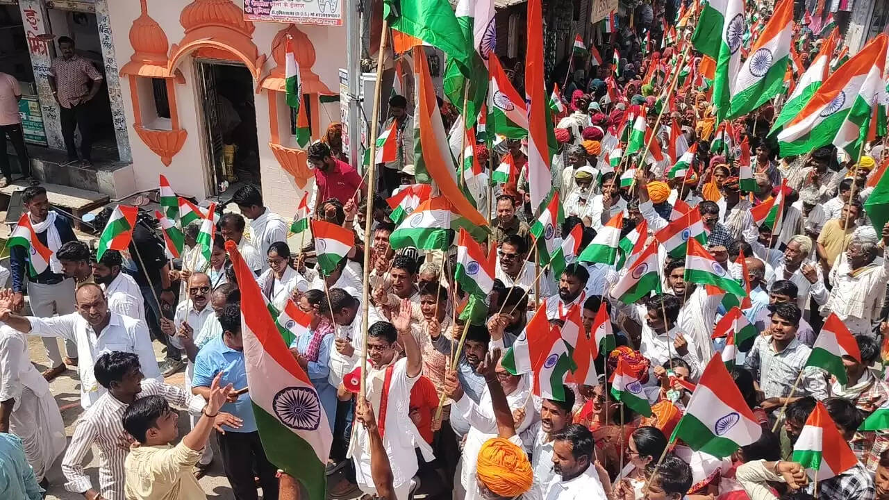 सेना के सम्मान में ऑपरेशन सिंदूर की सफलता पर निकाली विशाल तिरंगा यात्रा में उमड़ा देशभक्ति का सैलाब