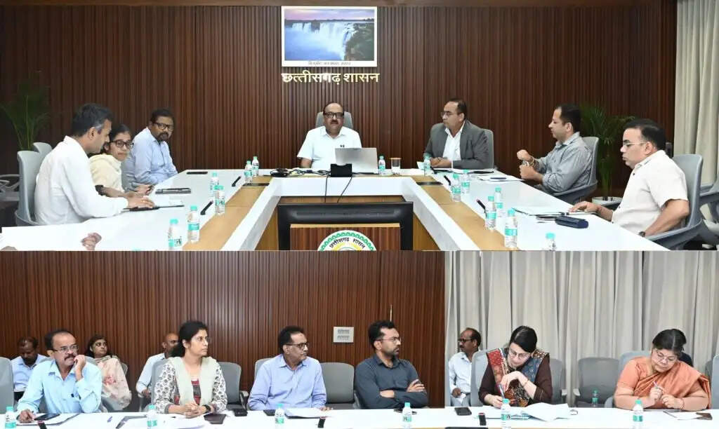 स्वतंत्रता दिवस समारोह के आयोजन की तैयारियों को लेकर मुख्य सचिव ने ली बैठक