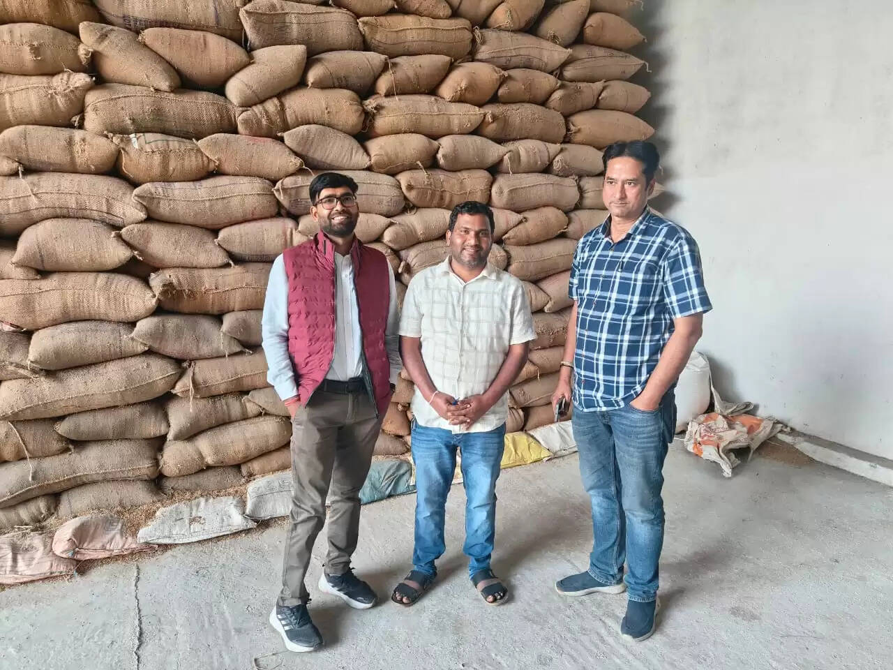 जांजगीर : रिकॉर्ड में गड़बड़ी पर राइस मिल में छापा, 56 हजार से अधिक बोरी धान जब्त