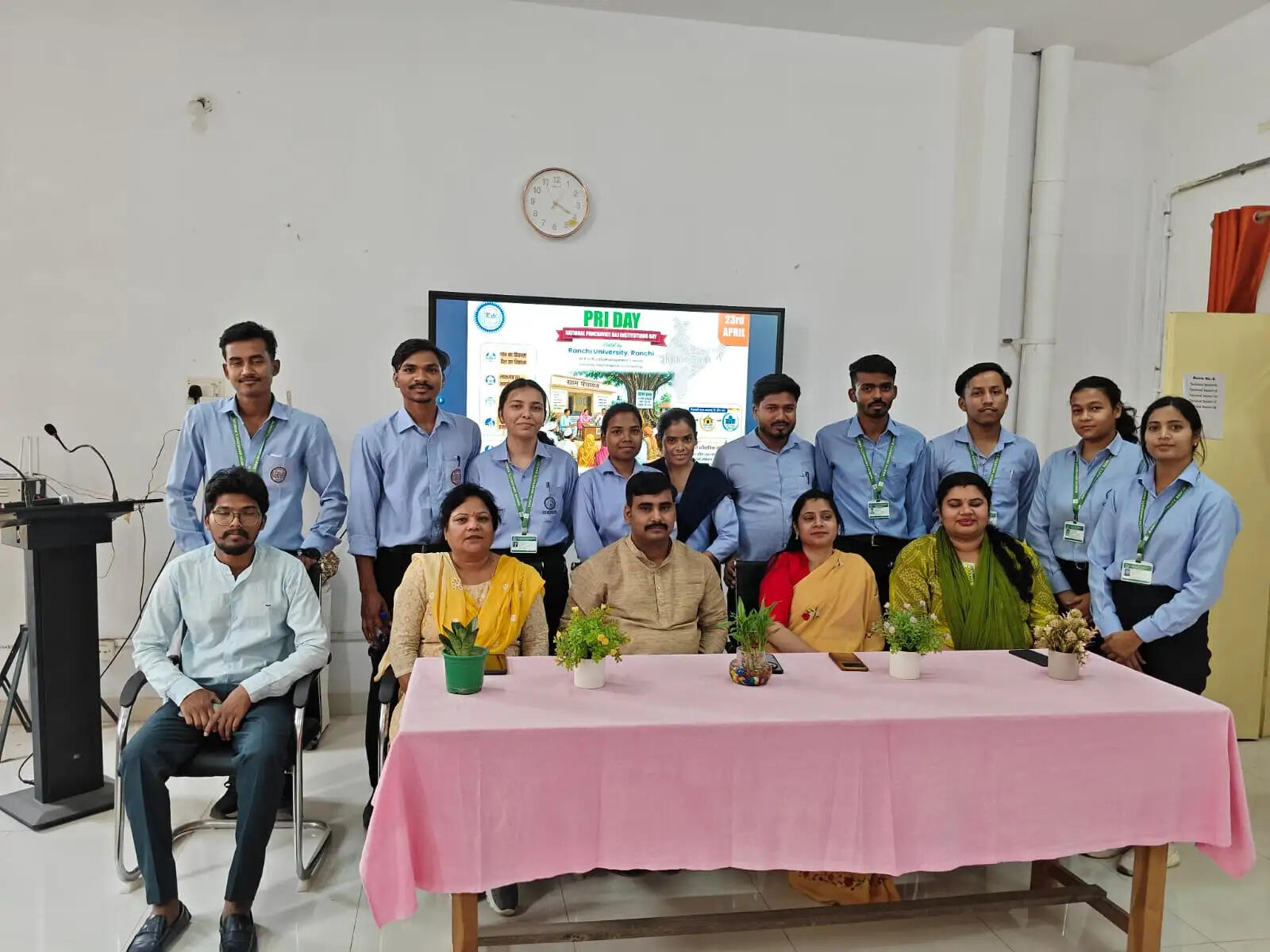 छात्रों को मिली पंचायती राज व्यवस्था के अधिकारों की जानकारी