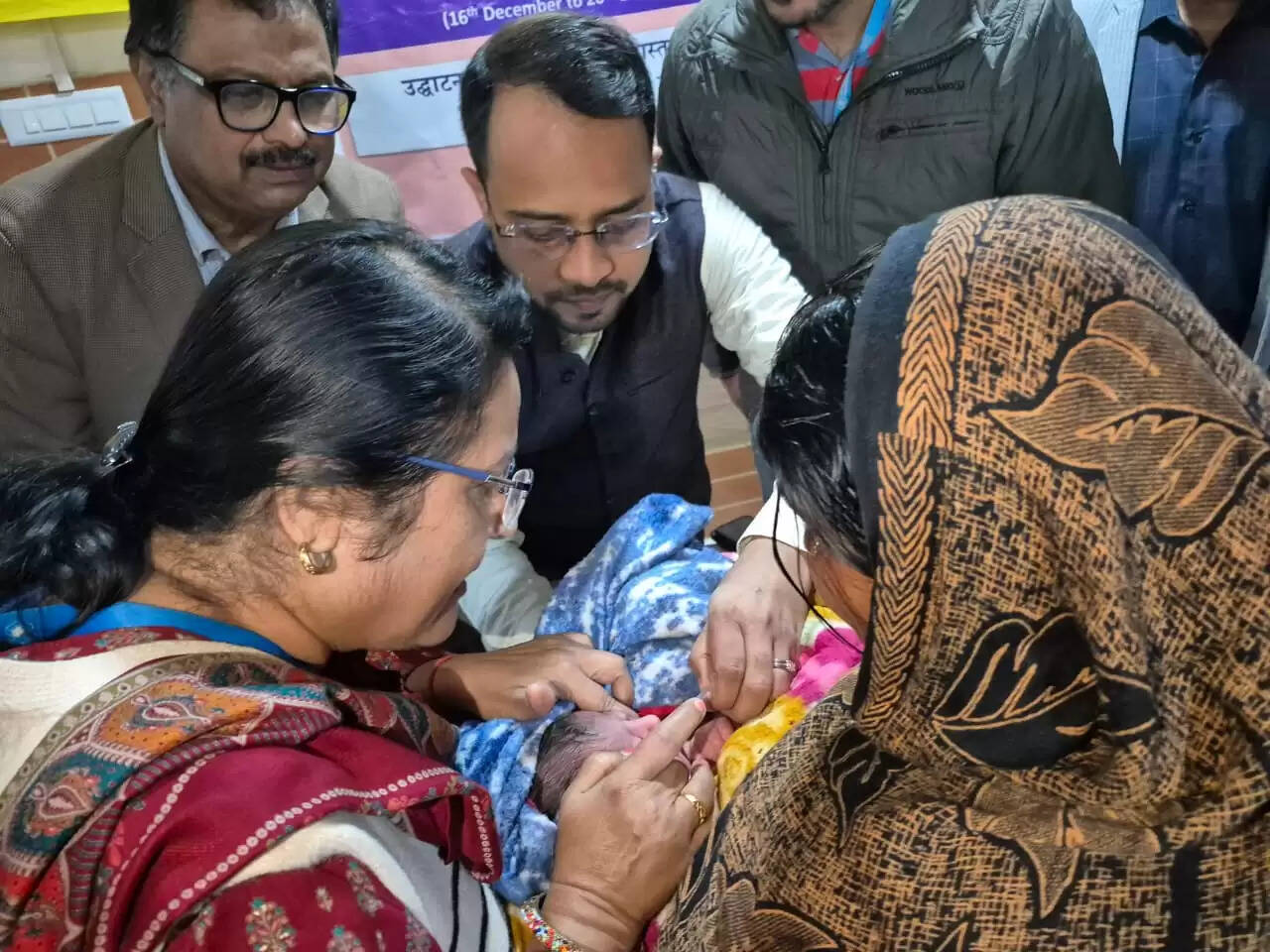 जिलाधिकारी ने पल्स पोलियो अभियान का किया शुभारंभ