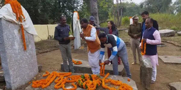 टकरा गांव में समारोह पूर्वक मनाई गई मारंग गोमके जयपाल सिंह मुंडा की जयंती