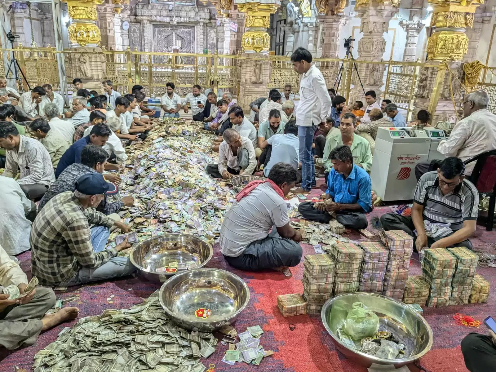 सांवलियाजी मंदिर में अब तक करीब 15 करोड़ के चढ़ावा राशि की गणना